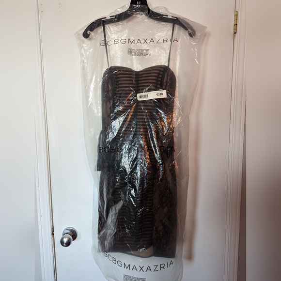 BCBG black and nude lace overlay strapless dress - size 10 NWT - Picture 15 of 16